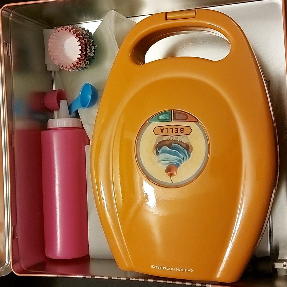 Bella Mini Cupcake Machine - Picture 5 of 7